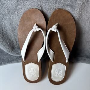 High Tide Sandals Flip Flops White Strappy Leather Thong Slide In Casual Size 9
